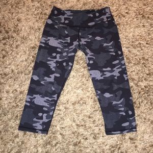 Lululemon Crop Camo Leggings, size 4